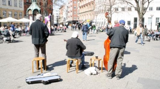 Premiere på politrevyen