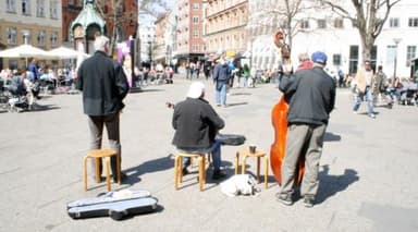 Premiere på politrevyen